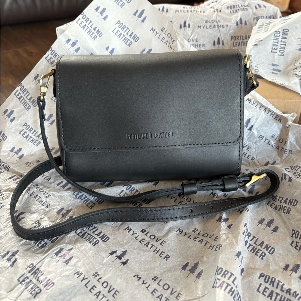 Portland Leather Goods Medium Metro in Smooth Black